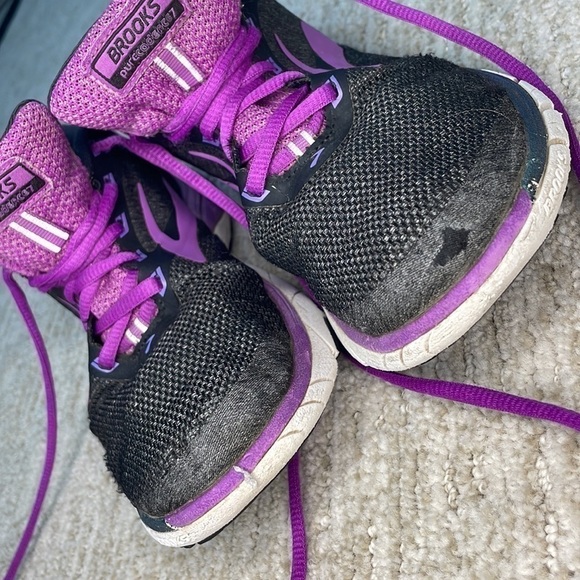 BROOKS | WOMENS WELL WORN BROOKS DNA PURE CADENCE 7 PURPLE & BLACK SNEAKERS, 8 - Picture 3 of 6
